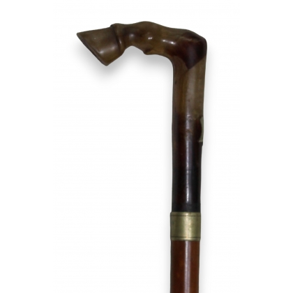 Walking stick with a horn handle carved in the shape of a hoof