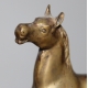 Cheval en bronze sur un haut socle en bois