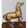Cheval en bronze sur un haut socle en bois