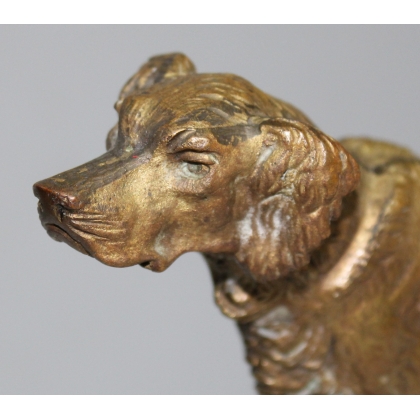 Chien de chasse en bronze