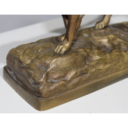 Chien de chasse en bronze