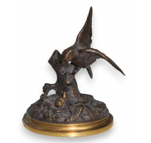 Moineau guettant un escargot en bronze