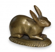 Lapin sur socle ovale en bronze