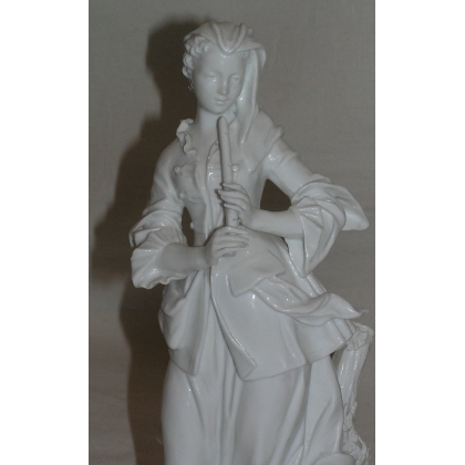 A pair of white porcelain figurines. On  Moinat SA  - Antiques and home décor
