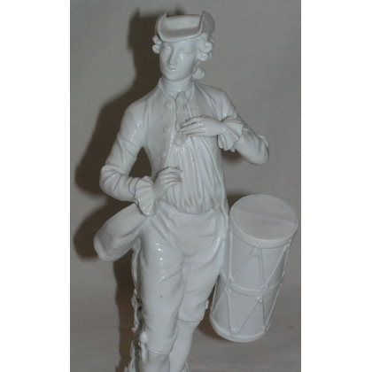A pair of white porcelain figurines. On  Moinat SA  - Antiques and home décor