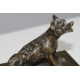 Loup assis en bronze