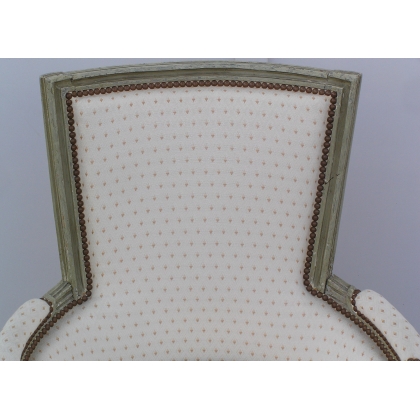 Grey-lacquered Louis XVI armchair with shovel-back on  Moinat SA  - Antiques and home décor