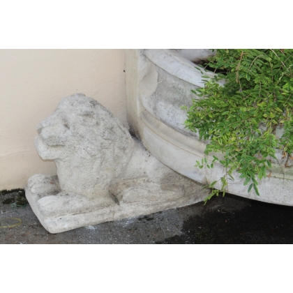 A half-moon-shaped basin resting on three lions