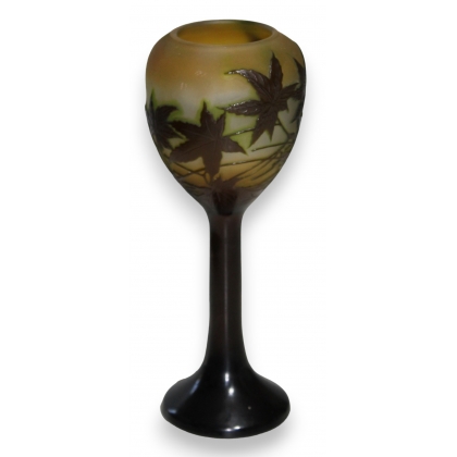 Vase à talon "Feuilles d'érable" signé GALLÉ