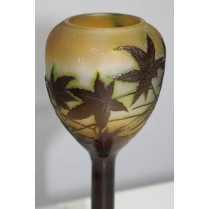 Vase à talon "Feuilles d'érable" signé GALLÉ
