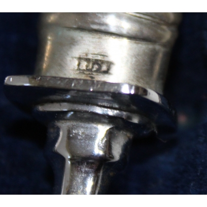 Couteau et fourchette en argent dans coffret
