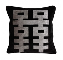 Coussin motif géométrique argenté, fond noir