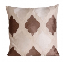 Coussin motif nuages bruns et blancs