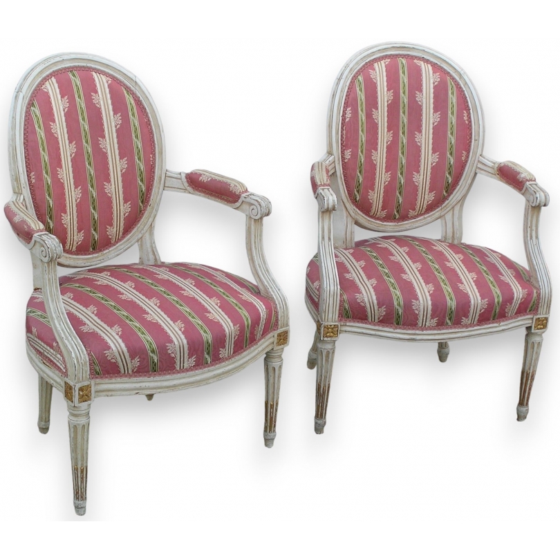 A pair of Louis XVI armchairs, lacquered in white and gold, by  Moinat SA  - Antiques and interior design