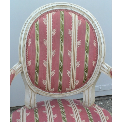 A pair of Louis XVI armchairs, lacquered in white and gold, by  Moinat SA  - Antiques and interior design