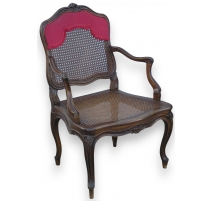 Fauteuil canné Régence avec lambrequin rouge