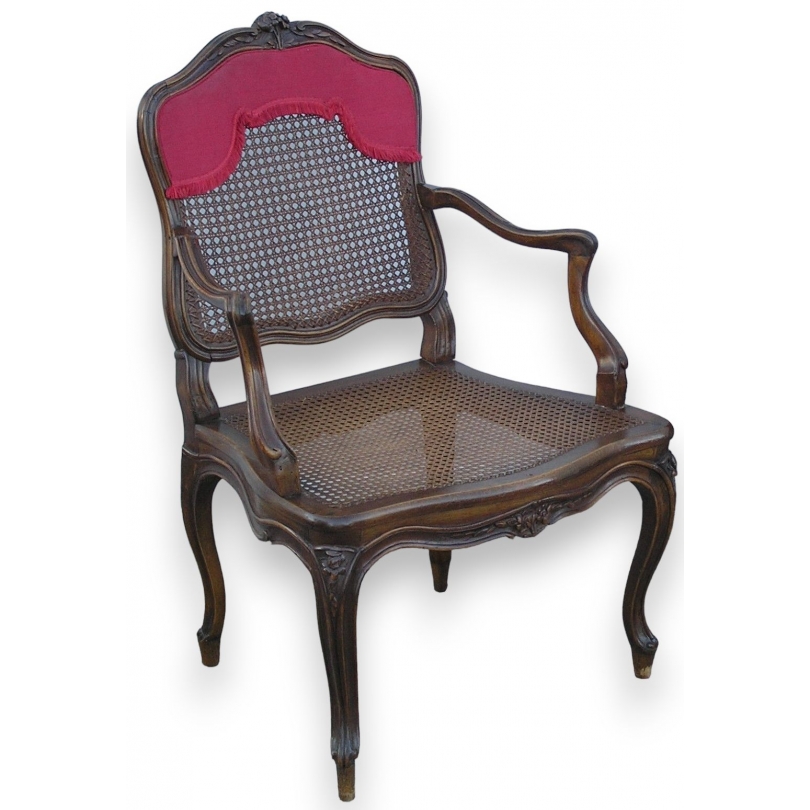 Fauteuil canné Régence avec lambrequin rouge