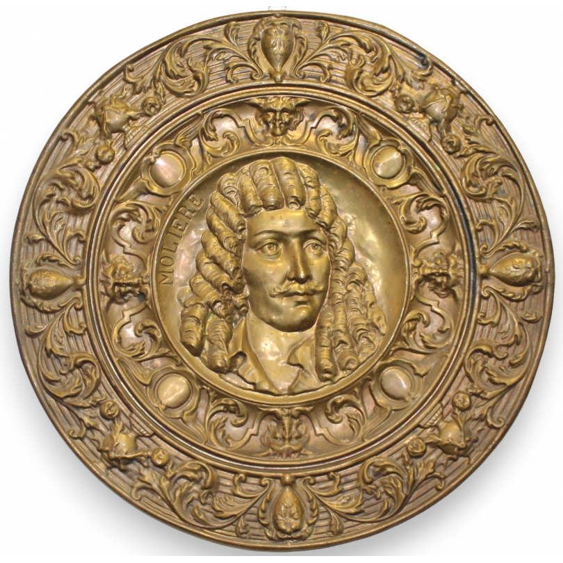 "Molière" embossed brass dish