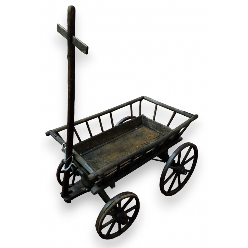 Petit char d\'enfant en bois