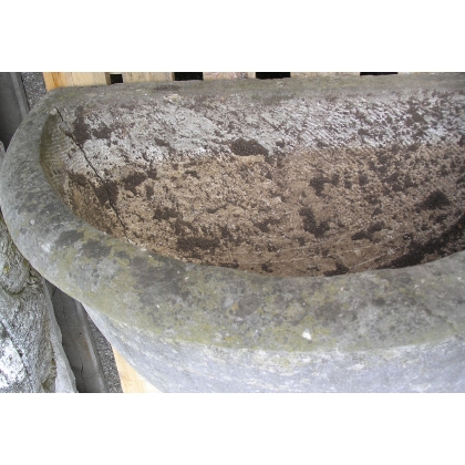 Half-moon-shaped basin made of Jura stone on a pedestal by Moinat SA – Antiques and home décor