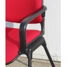 Fauteuil Conforto en tissus rouge et tubes noir