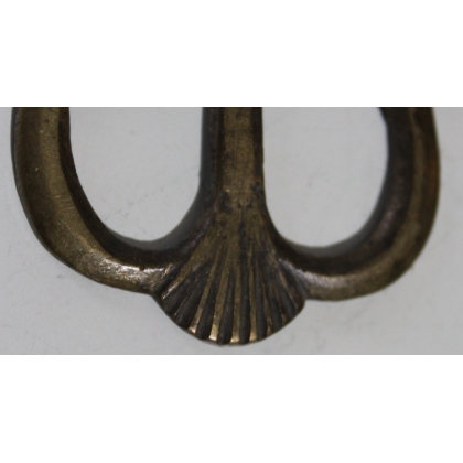 Bronze belt buckle with a shell design