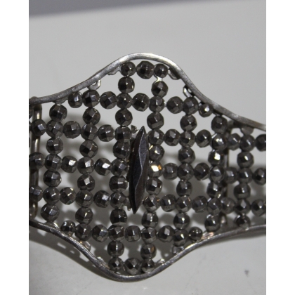 Metal belt buckle with diamond-effect design