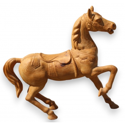 Cheval en bois sculpté brut