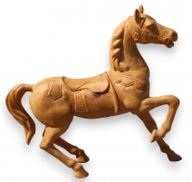 Cheval en bois sculpté brut