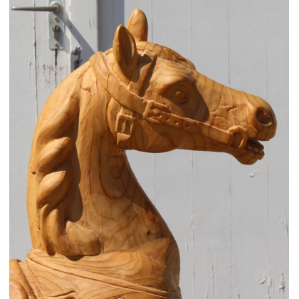 Cheval en bois sculpté brut