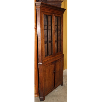 Encoignure anglaise à une porte et une porte vitré