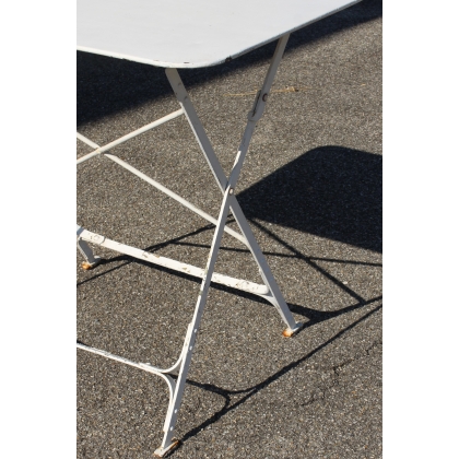 Table pliante en fer forgé blanc