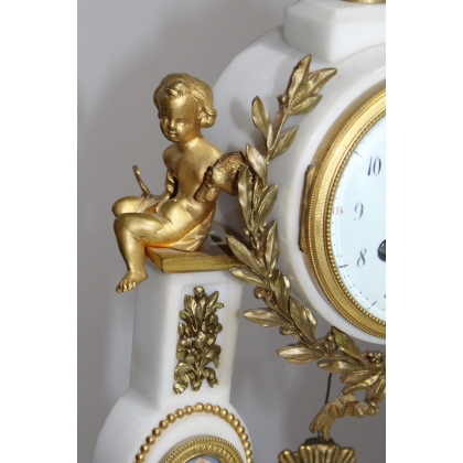 Louis XVI-style white marble pendulum clock on  Moinat SA  - Antiques and home décor