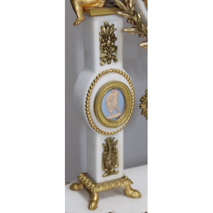 Louis XVI-style white marble pendulum clock on  Moinat SA  - Antiques and home décor