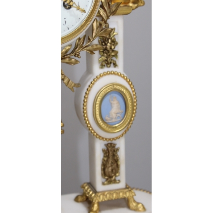 Louis XVI-style white marble pendulum clock on  Moinat SA  - Antiques and home décor