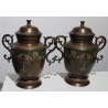 Paire de vases en bronze cloisonné avec anses