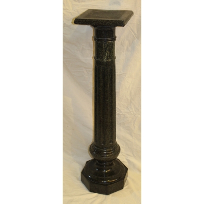 Colonne cannelée en marbre vert