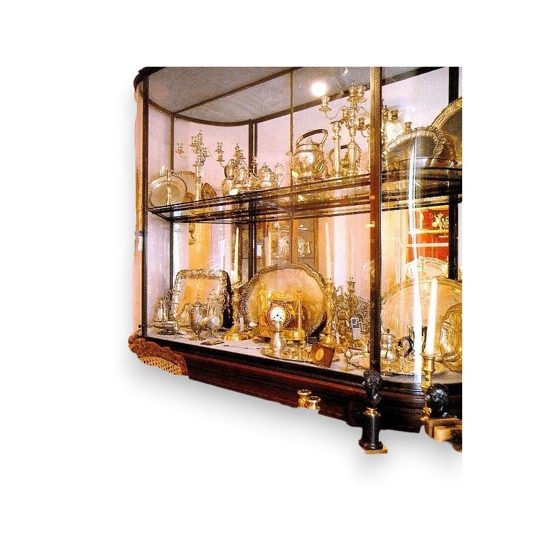 Large French Louis XVI-style brass display cabinet by  Moinat SA  - Antiques and home décor