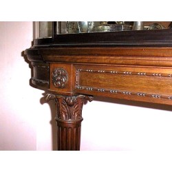 Large French Louis XVI-style brass display cabinet by  Moinat SA  - Antiques and home décor