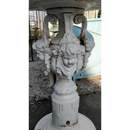 Fontaine ronde en fonte