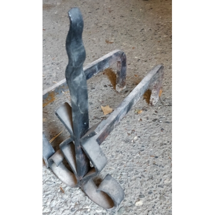 Paire de chenets en fer forgé flemme