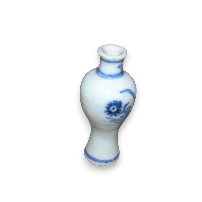 Vase miniature en porcelaine de Chine