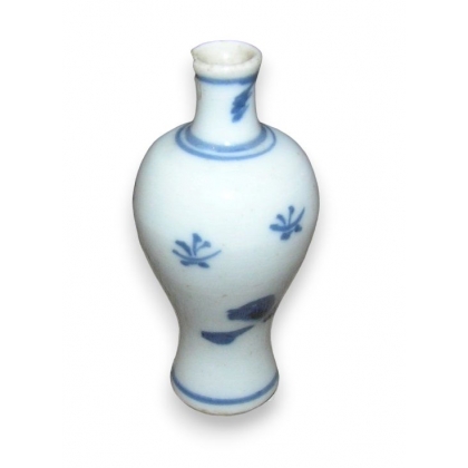 Vase miniature en porcelaine de Chine
