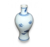 Vase miniature en porcelaine de Chine