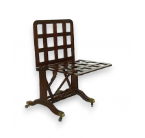 Engravings holder on wheels.