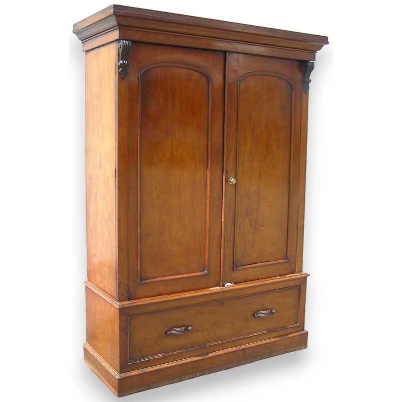  Linen Press Victorien. sur  Moinat SA  - Antiquités décoration