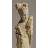 Sculpture d\'une Geisha tenant deux roses