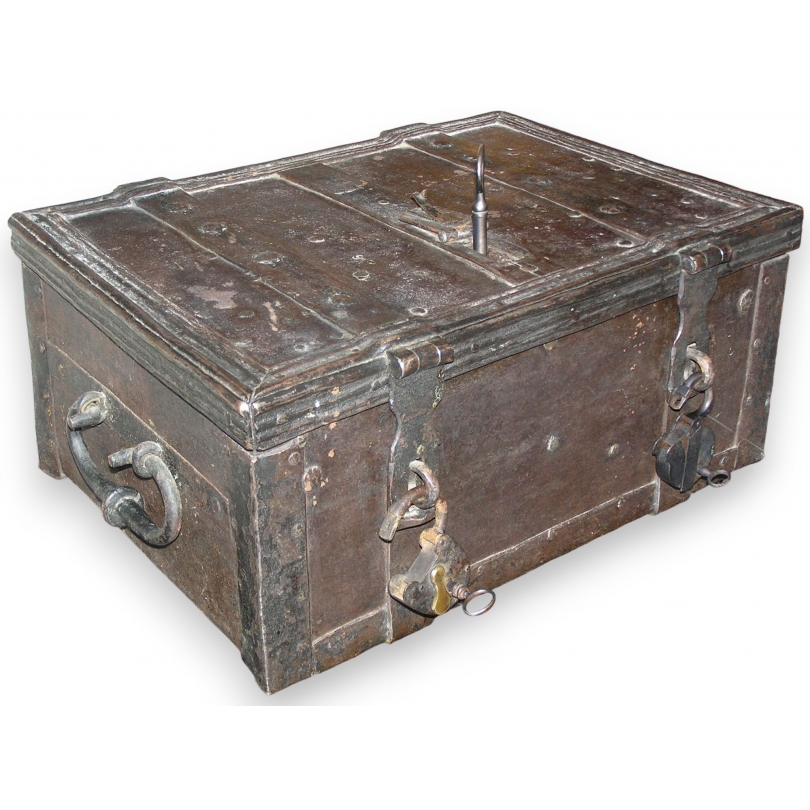 Chest with 2 padlocks. at  Moinat SA  - Antiques and home décor