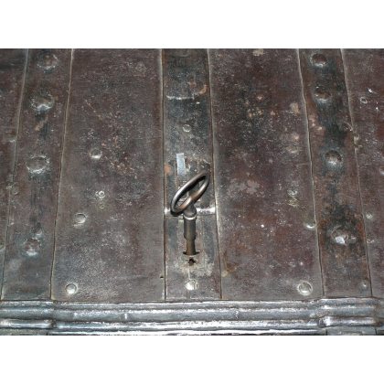 Chest with 2 padlocks. at  Moinat SA  - Antiques and home décor