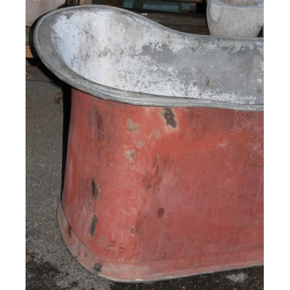 Red-painted tin-plated copper bath